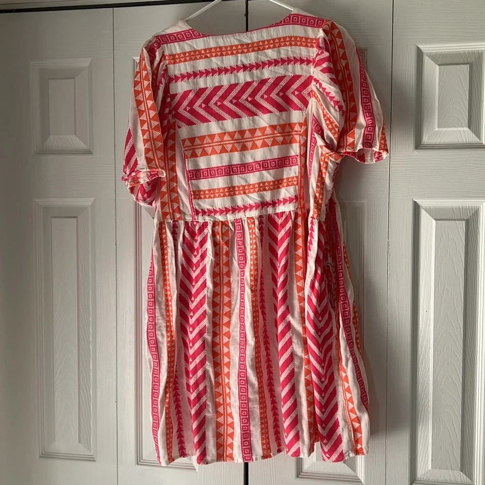 Old Navy Pink and Orange Geo-Print V-Neck Dress - Picture 4 of 4